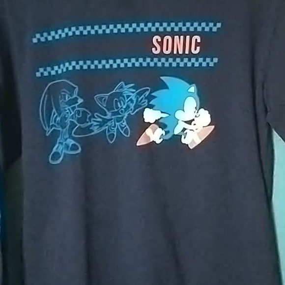 Sonic The Hedgehog Long sleeve Shirt. - Picture 2 of 2